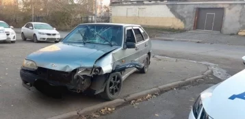 Фото: В Сети появилось видео наезда автомобиля на двух пешеходов в Кемерове 1