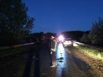 Фото: На Урале в результате падения автомобиля в реку погибли пять человек 3