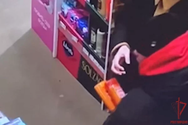 В Кемерове влюблённые попытались похитить дезодоранты