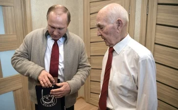 Фото: Путин навестил своего бывшего начальника в КГБ  2