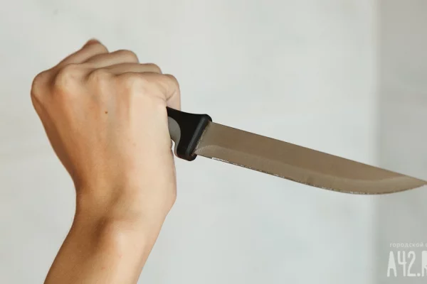 В Москве мужчина напал на прохожих с ножом у стены Виктора Цоя