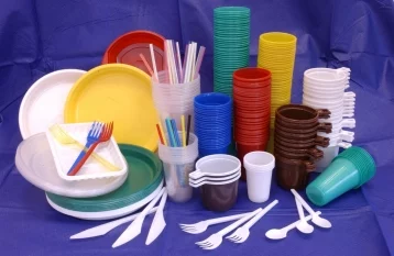 Фото: В России запретят одноразовую пластиковую посуду 1