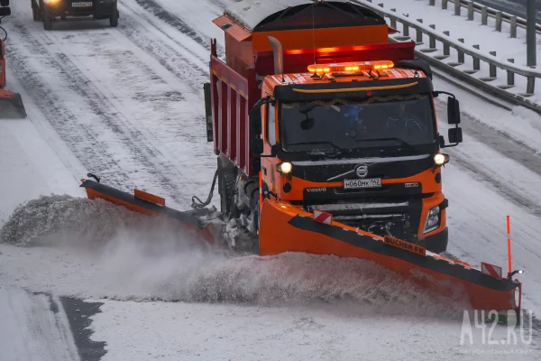 Власти Кузбасса: с улиц региона вывезли почти 3 млн кубометров снега с начала зимы