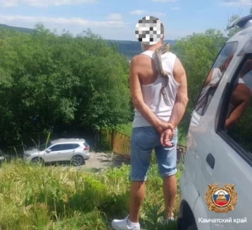 Фото: Нетрезвый житель Камчатки приехал обжаловать лишение прав со змеёй на шее 1