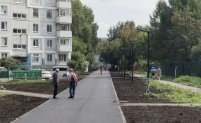 В Кемерове заасфальтировали пешеходную дорогу к школам на Комсомольском проспекте