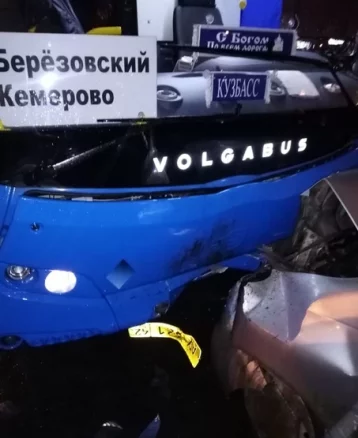 Фото: Пьяный водитель иномарки протаранил автобус Берёзовский — Кемерово 1