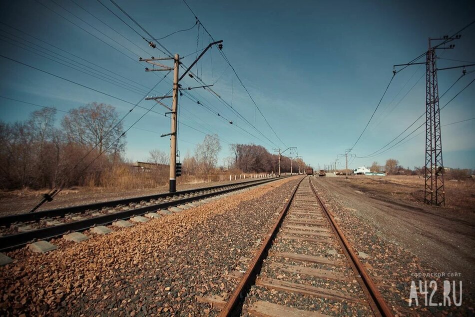 Глава Крыма Аксёнов сообщил о повреждении железнодорожного полотна в Феодосии. Движение поездов приостановили