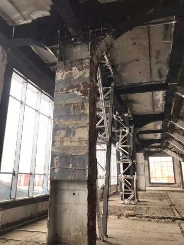 Фото: «Серьёзный износ»: мэр Новокузнецка показал состояние Арены кузнецких металлургов изнутри 3
