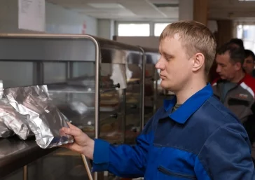 Фото: «Кузбассразрезуголь» обеспечил горняков комплексными обедами на рабочих местах 3