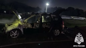 Фото: Загорелся моторный отсек: в МЧС сообщили о пожаре в автомобиле в Кемерове 3