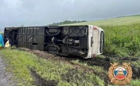 Автобус с 40 туристами перевернулся в Башкирии, пострадали более 20 человек