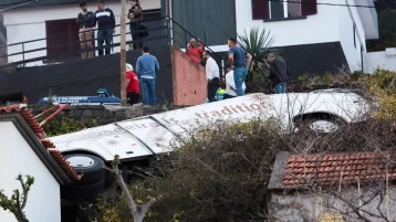 Фото: В Португалии перевернулся автобус с туристами: 28 погибших 1