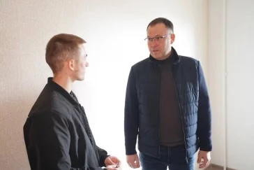 Фото: В Новокузнецке 102 человека получили ключи от новых квартир, их вручил Илья Середюк 3