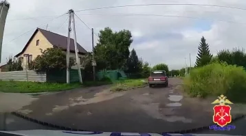 Фото: Как в боевике: в Кузбассе погоня за лихачом закончилась стрельбой по колёсам 1