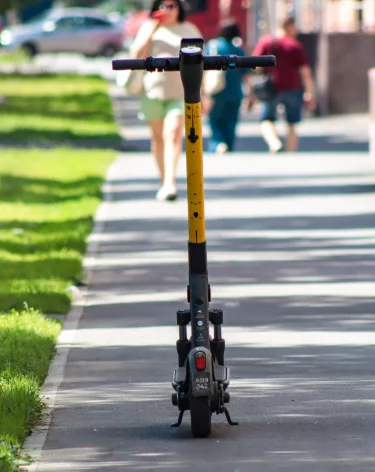 Названы два региона, в которых чаще всего случаются инциденты с самокатами