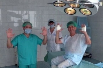Фото: Хирург из Санкт-Петербурга во время поездки в Кемерово спас руки известного детского врача 1