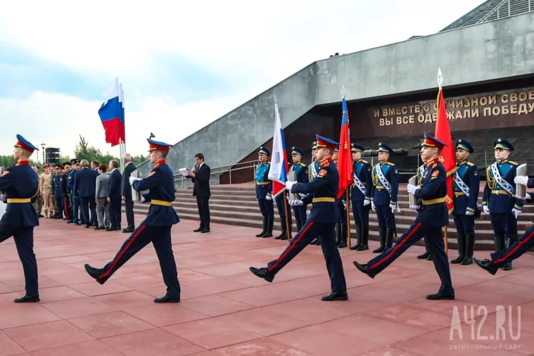 Фото: От Мурманска до Севастополя: в Кемерове в часовню мемориала Воину-освободителю поместили капсулы с мест сражений сибиряков 30