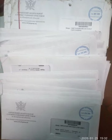 Фото: Кемеровчане обнаружили десятки недоставленных писем в мусорном баке 2