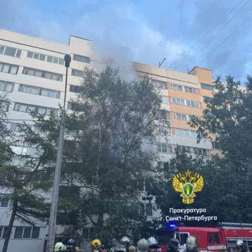 Фото: В Санкт-Петербурге при пожаре в многоквартирном доме погиб человек 1