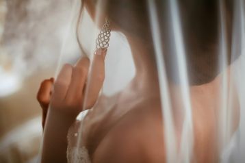 Фото: Во время свадьбы сына женщина узнала в невесте давно потерянную дочь 1