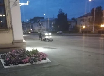 Фото: В Кемерове автомобиль врезался в мотоцикл 1