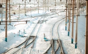 В Приангарье поезд насмерть сбил мужчину с детьми трёх и 10 лет