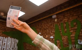 Два бездомных выиграли в лотерею, оплатив билет украденной банковской картой