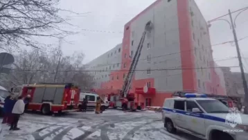Фото: В Москве во время пожара в роддоме сотрудники МЧС спасли 39 человек 1