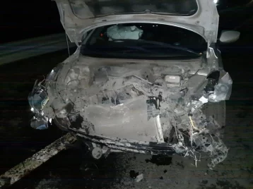 Фото: На трассе в Кузбассе Hyundai протаранил отбойник, есть пострадавший 1