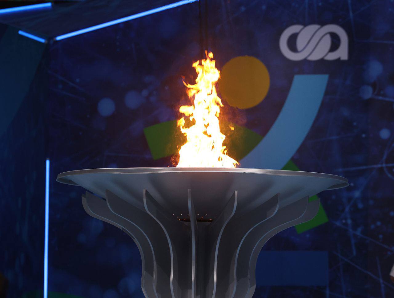 В Кузбассе официально открыли II зимние международные спортивные игры «Дети Азии». Огонь зажёг Александр Карелин