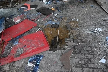 Фото: Гладков: повреждены 128 квартир, 15 частных домов, 34 машин и одно предприятие после атаки ВСУ 1