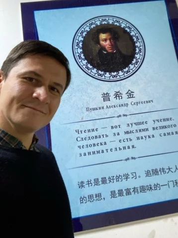 Фото: Coffee и sale — нельзя. «Чирәм» и 可口可乐 — можно. Госдума приняла законопроект о защите русского языка, мы поговорили о нём с лингвистом 3