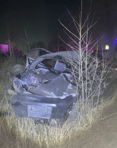 В Чите автомобиль с подростками врезался в забор: 5 человек пострадали