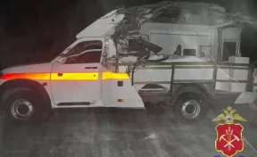 В Кузбассе грузовик столкнулся со скорой: пострадала фельдшер