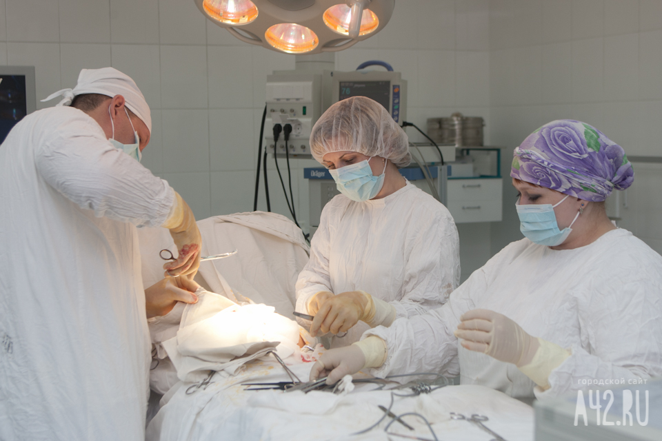В Кузбассе врачи удалили пациенткам огромные опухоли весом более 50 килограммов 