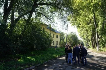Фото: В Кемерове жители Предзаводского пожаловались мэру на ветхие дома и разбитые дороги 2