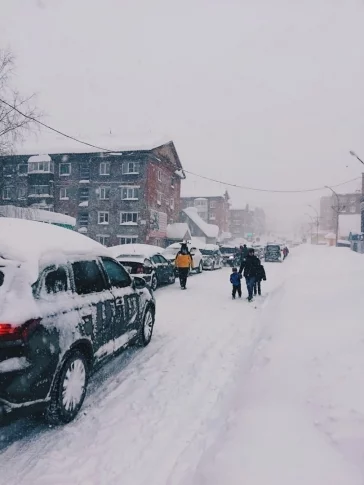 Фото: Обильные снегопады спровоцировали транспортный коллапс в Шерегеше  2