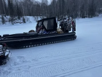 Фото: Кузбассовец застрял на реке из-за сломавшейся аэролодки  2