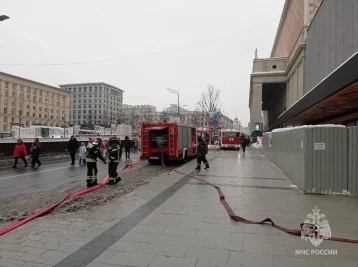 Фото: Появилось видео с места тушения пожара в Театре Сатиры на Триумфальной площади 1