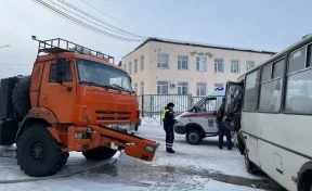 В Якутске на перекрёстке столкнулись автобус и грузовик, пострадали 14 человек 