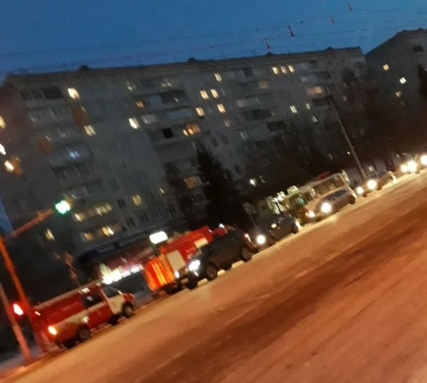 Фото: Маршрутка загорелась на проспекте Ленина в Кемерове 2