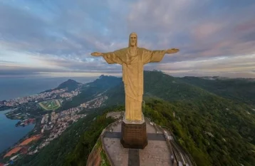 Фото: Зураб Церетели изготовил гигантскую статую Иисуса Христа 1
