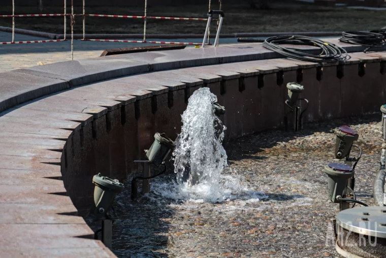 Фото: В Кемерове началась расконсервация фонтанов, их запустят 1 мая 5
