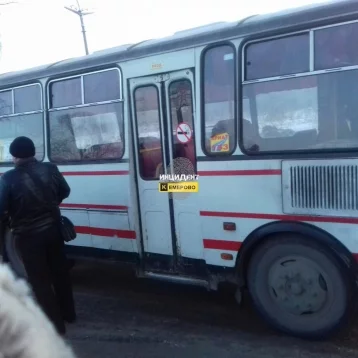 Фото: Часть кемеровчан опоздала на работу из-за ДТП с маршруткой 1