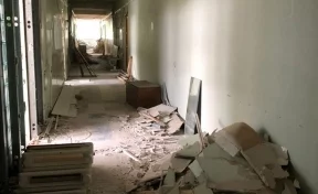 Минстрой показал на фото демонтажные работы в крупной поликлинике Кемерова