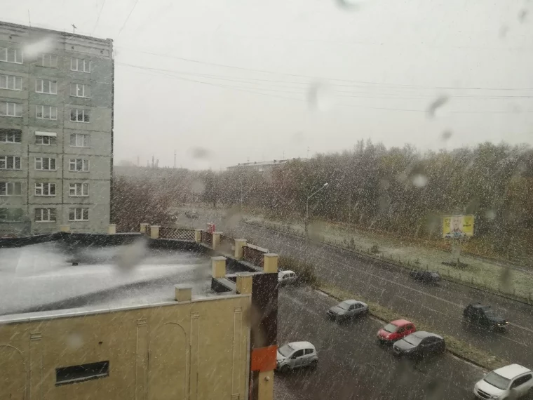 Фото: «Зима близко»: кузбассовцы делятся в соцсетях фотографиями первого снегопада 2