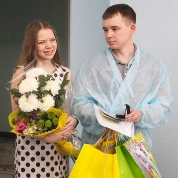 Фото: Сергей Цивилёв поздравил родителей первой в 2020 году кузбасской тройни 1