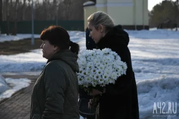 Фото: Начались первые похороны погибших на пожаре в кемеровской «Зимней вишне» 1