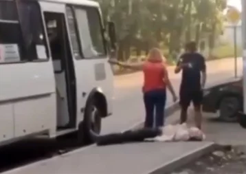 Фото: В СК рассказали о ЧП с выпавшим пассажиром маршрутки в Новокузнецке 1