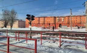 В Кузбассе поезд насмерть сбил пешехода, который переходил железнодорожные пути на красный свет